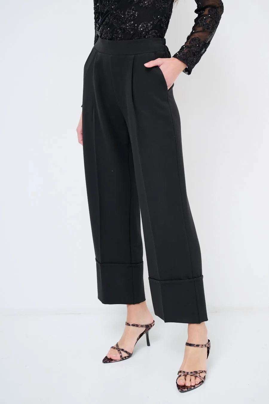 Pleated wide-leg trousers wholesale